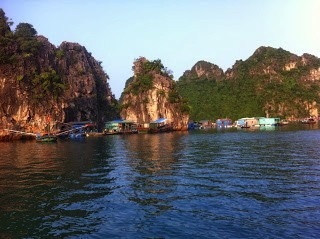 Baia de Halong - vila de pescadores - casas flutuantes